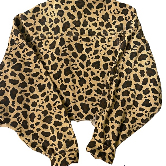 Super Fun Cropped Lepoard print jacket. - Picture 7 of 7